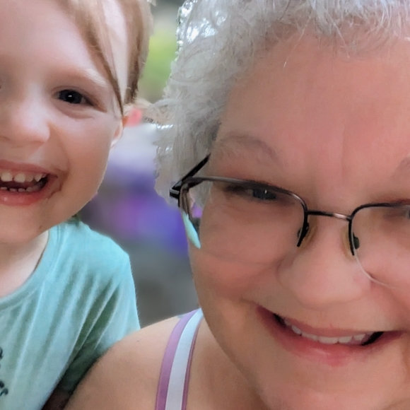 Meet your Posher, Amanda - Picture 1 of 11